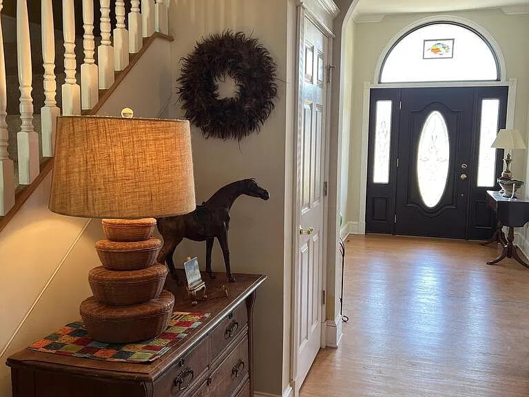 25267 Seaside Court — foyer